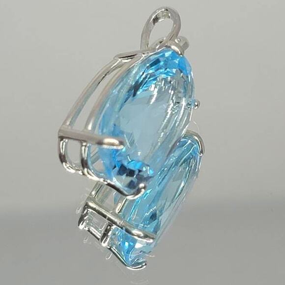 15 Carat Flawless (IF) Blue Topaz Pendant!! - Picture 3 of 12